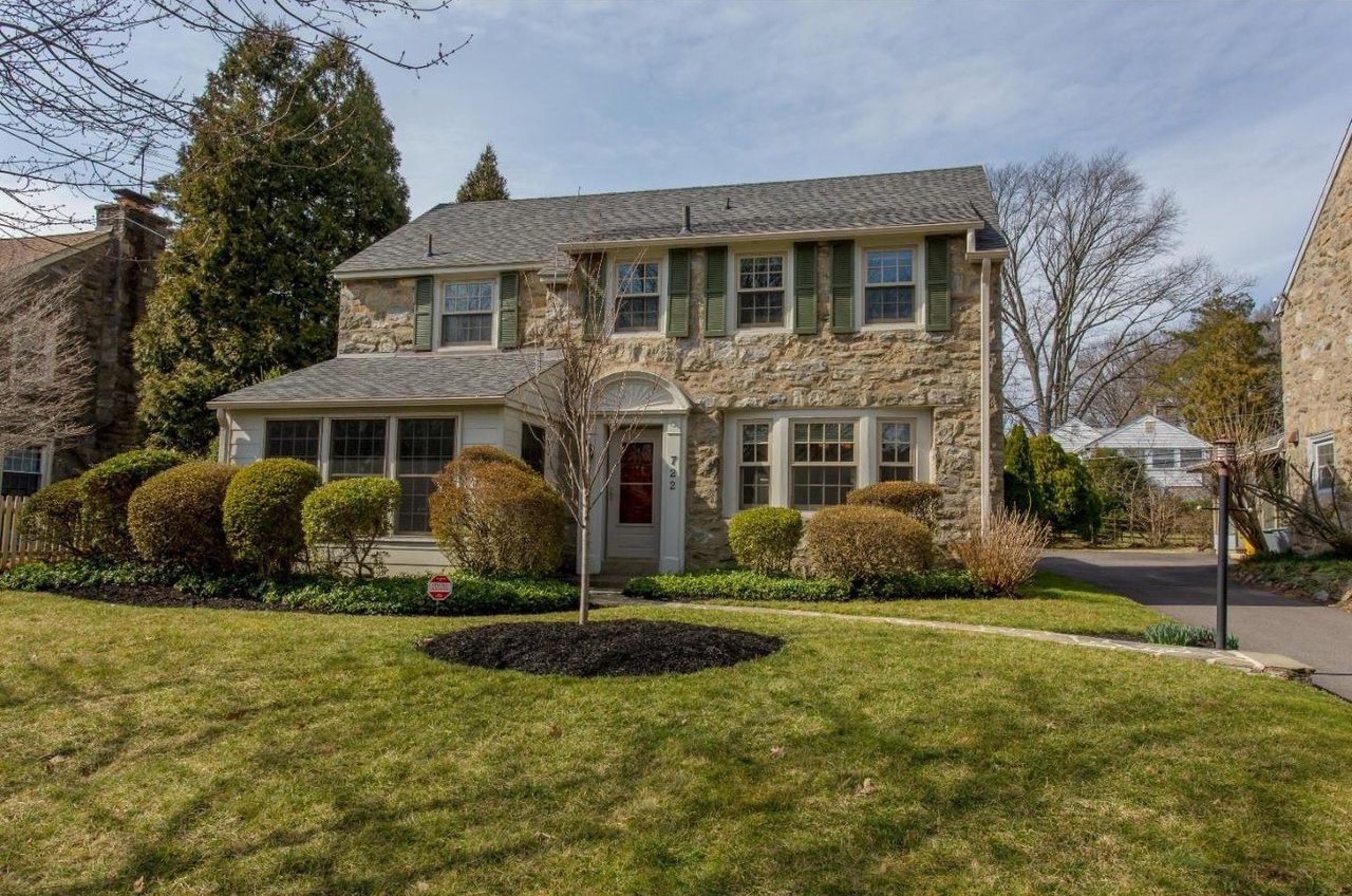 722 Greythorne Rd