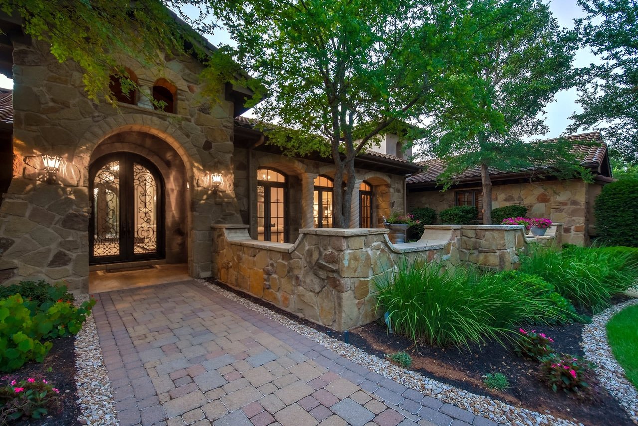 7728 Escala Dr