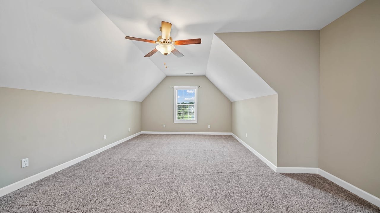 MADISON CITY SCHOOLS! 5BR/4BA house with LOTS of room to enjoy! 