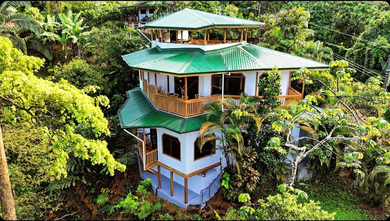 Discover the Charm of an Exotic Home in Las Tumbas, Costa Rica