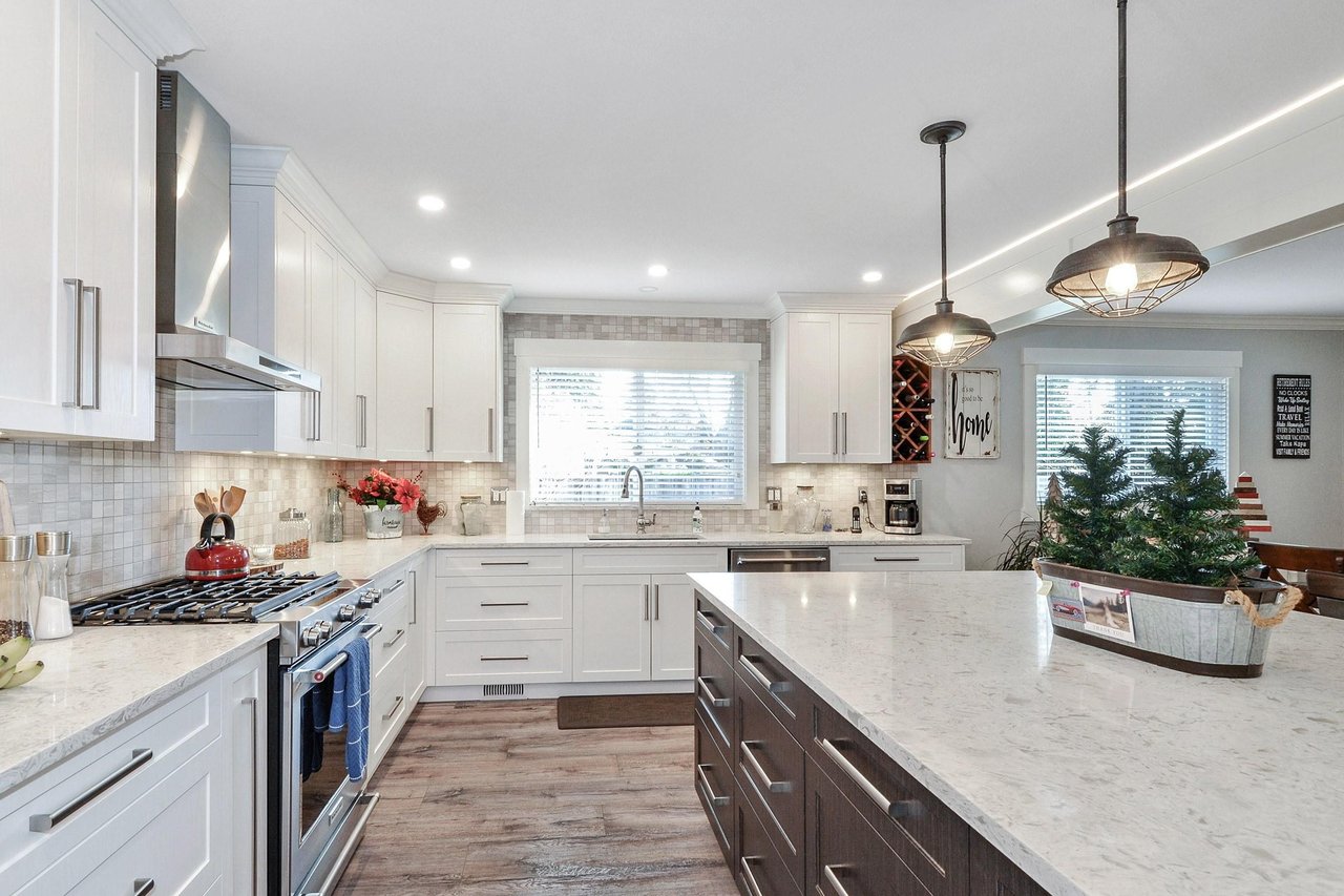 23003 Apple Grove