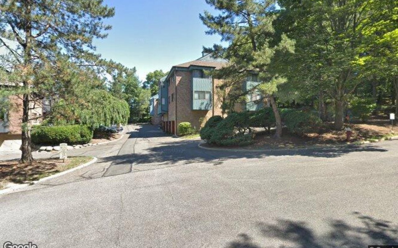 155 Indian Hollow Ct