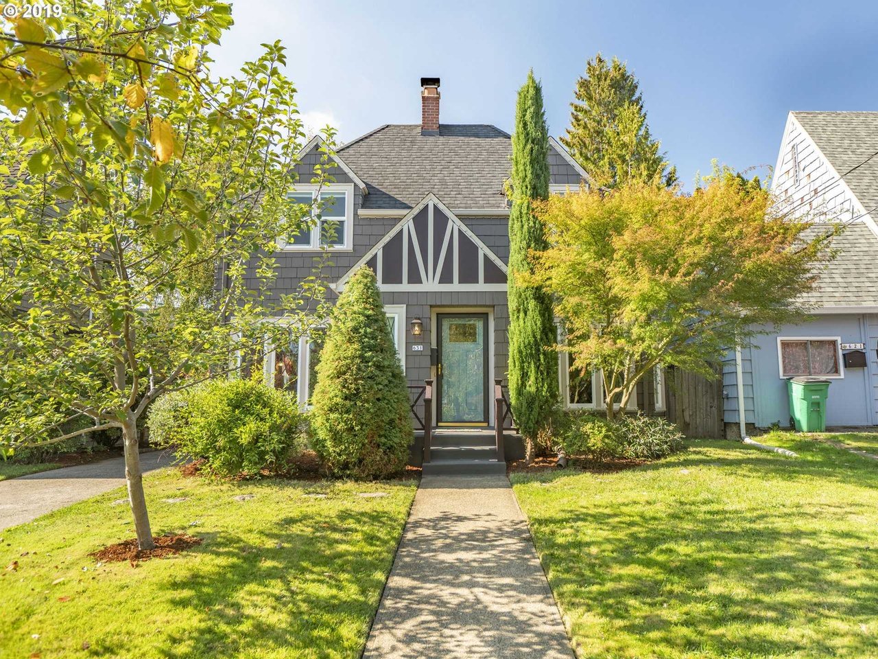631 SE Peacock Ln