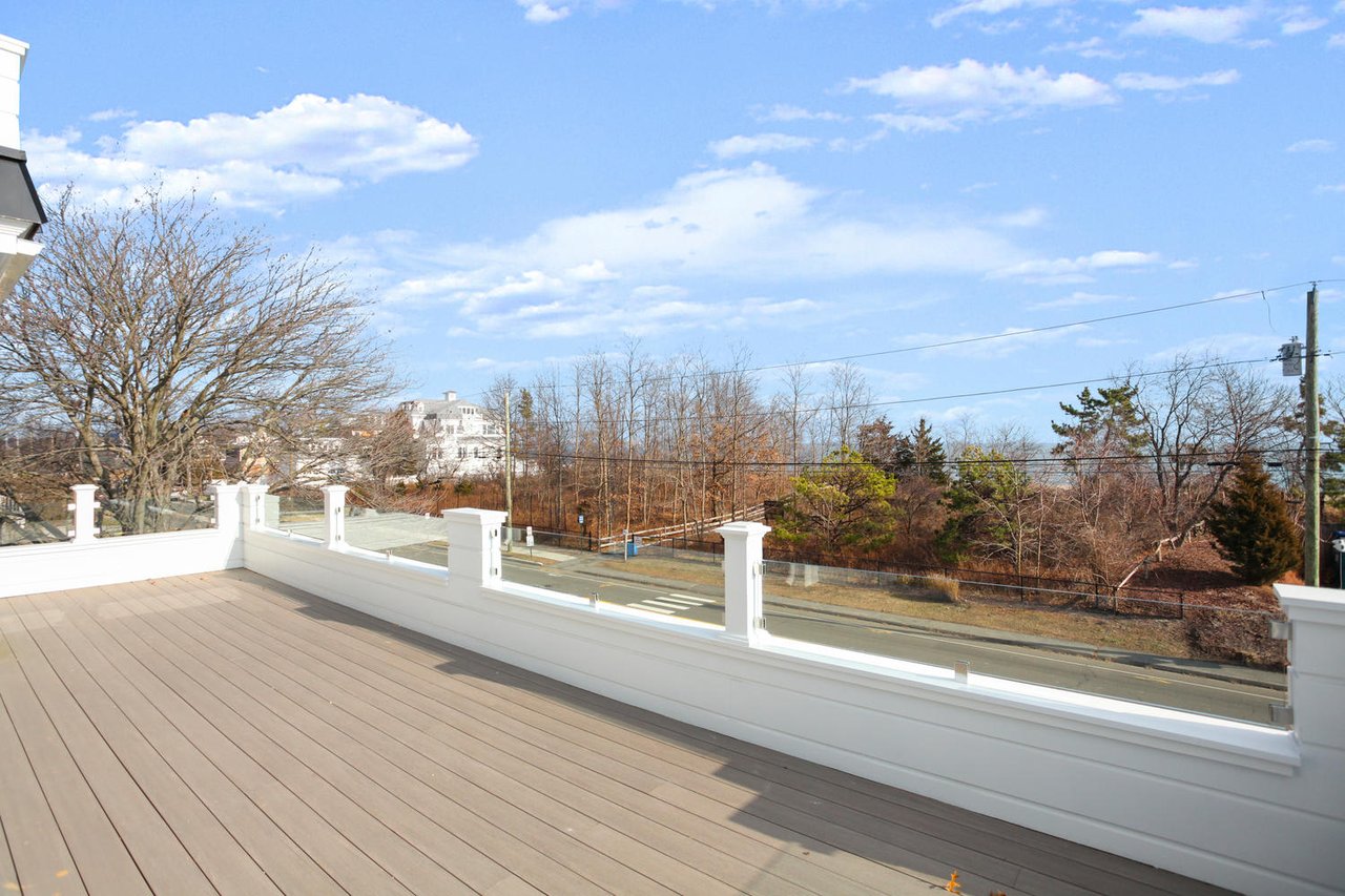 272 Fairfield Beach Rd