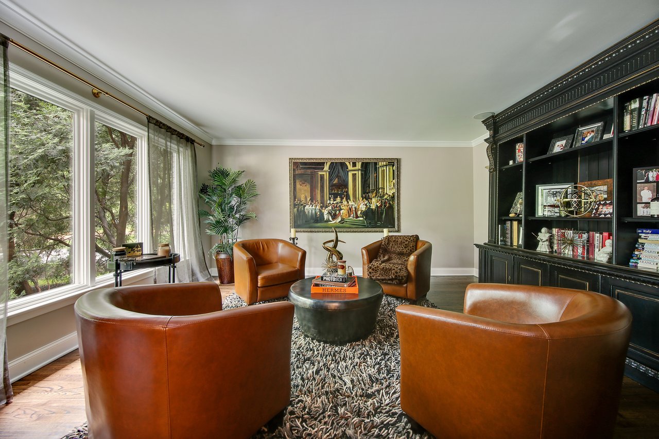 This stunning spacious home allows for the quintessential indoor/outdoor living