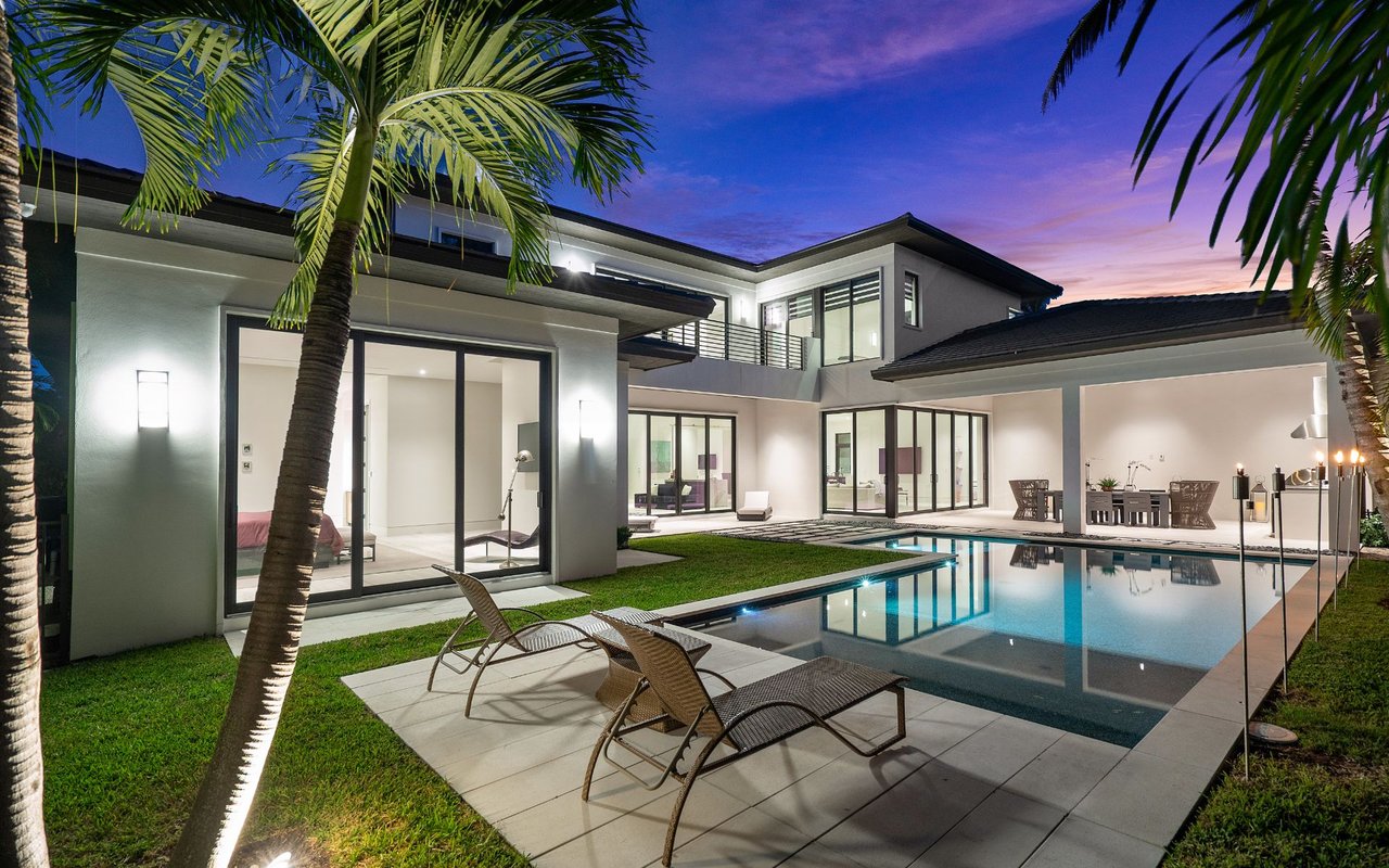800 Seagate Dr