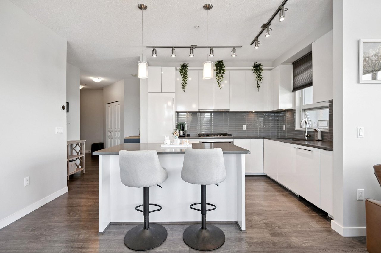 523-9311 Alexandra Rd