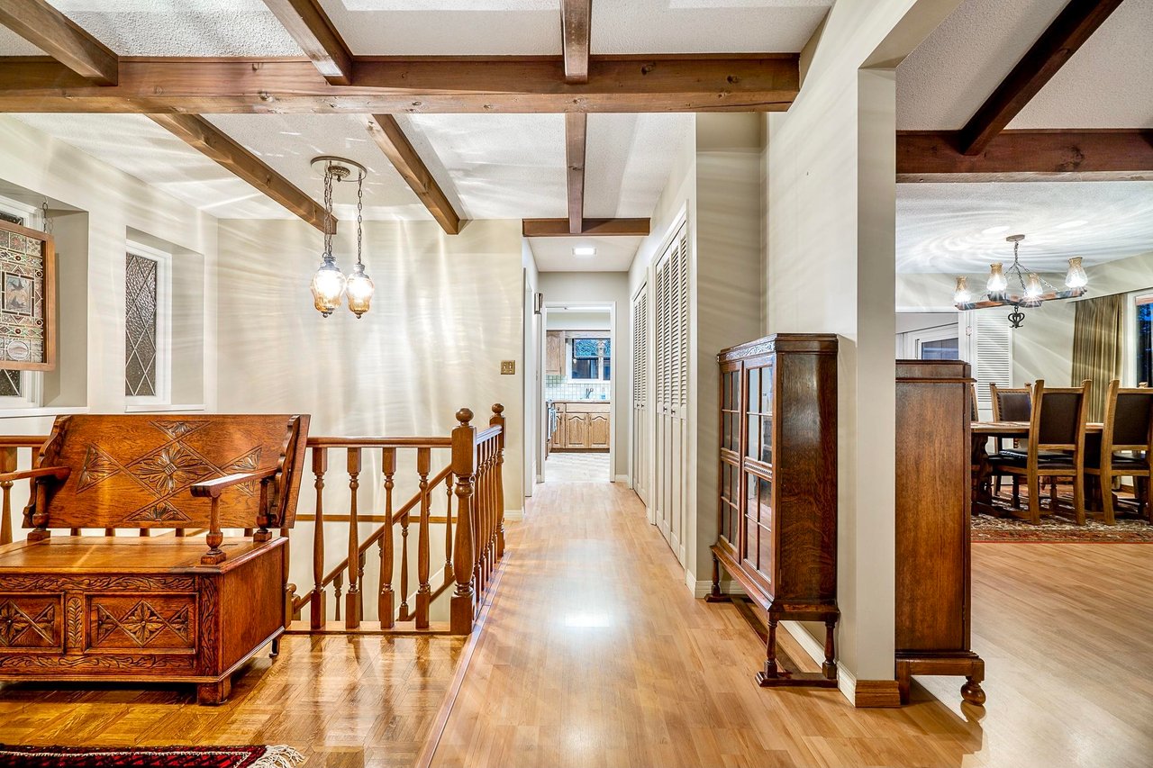 209 Rondoval Cres