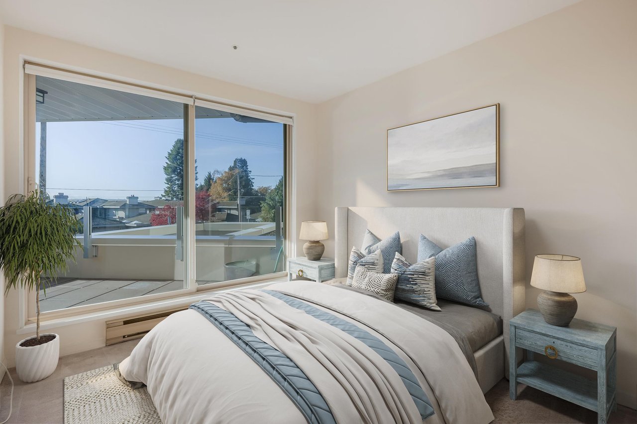 208-2433 Bellevue Ave
