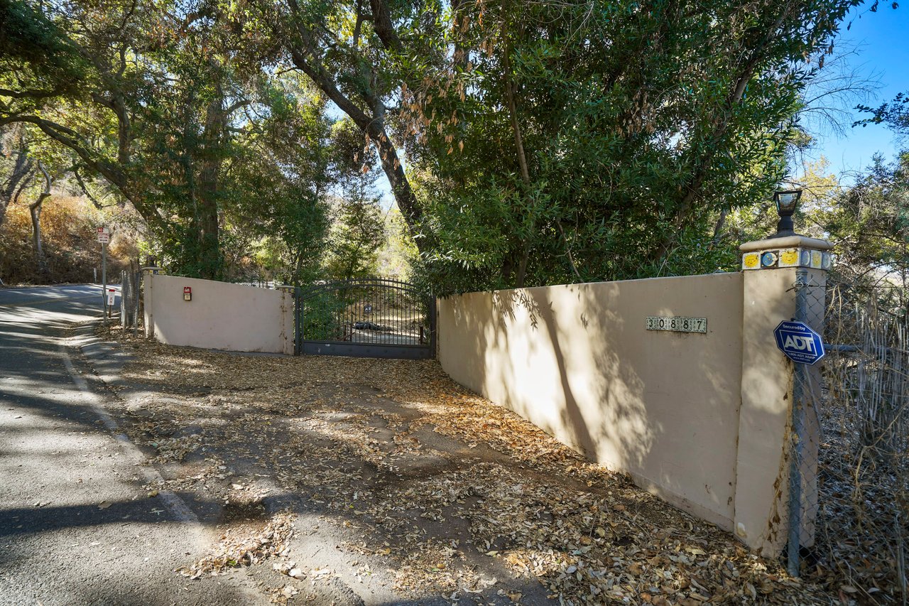 30887 Mulholland Hwy