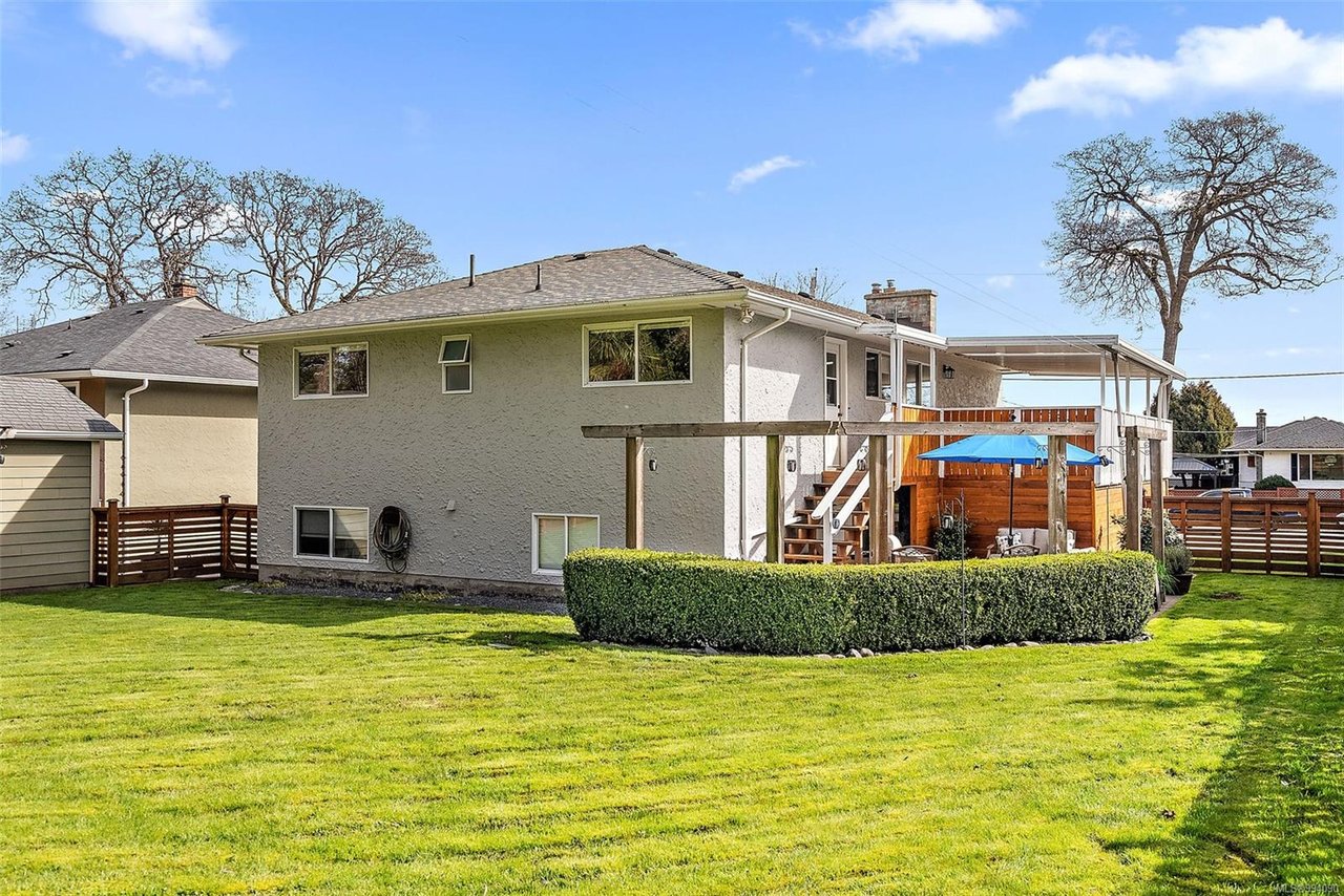 728 Porter Rd, Esquimalt