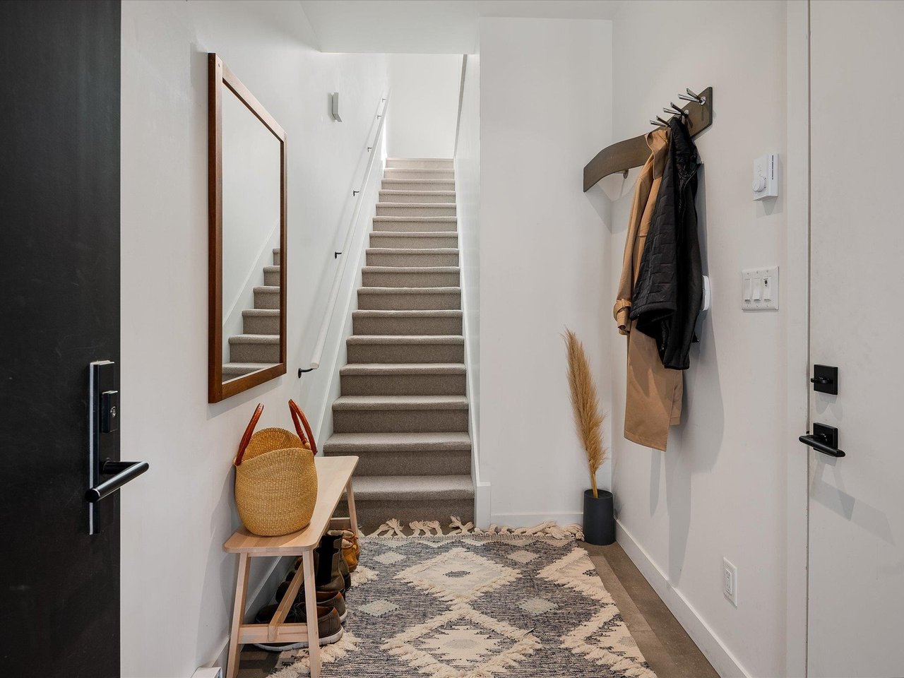 1287 Main St