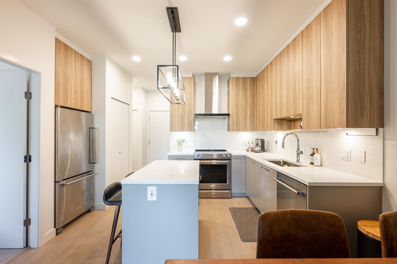 412-7588 16th St