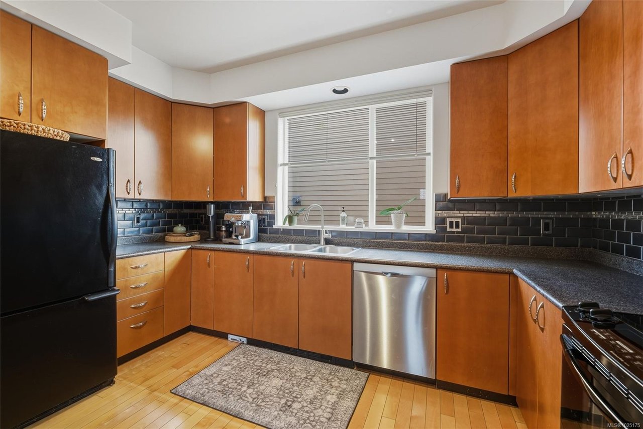 13-60 Dallas Rd, Victoria
