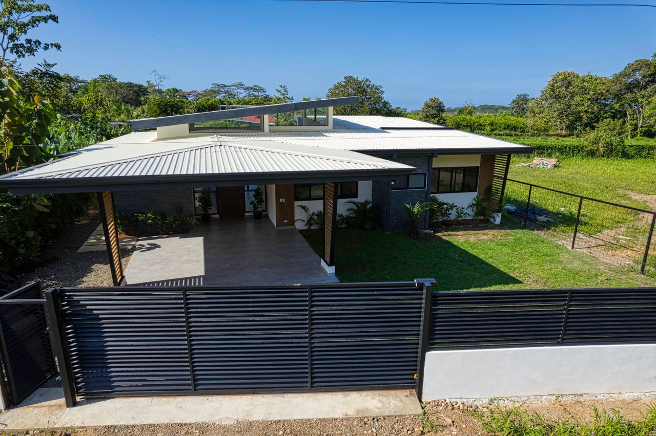 Luxury Beach House in Uvita