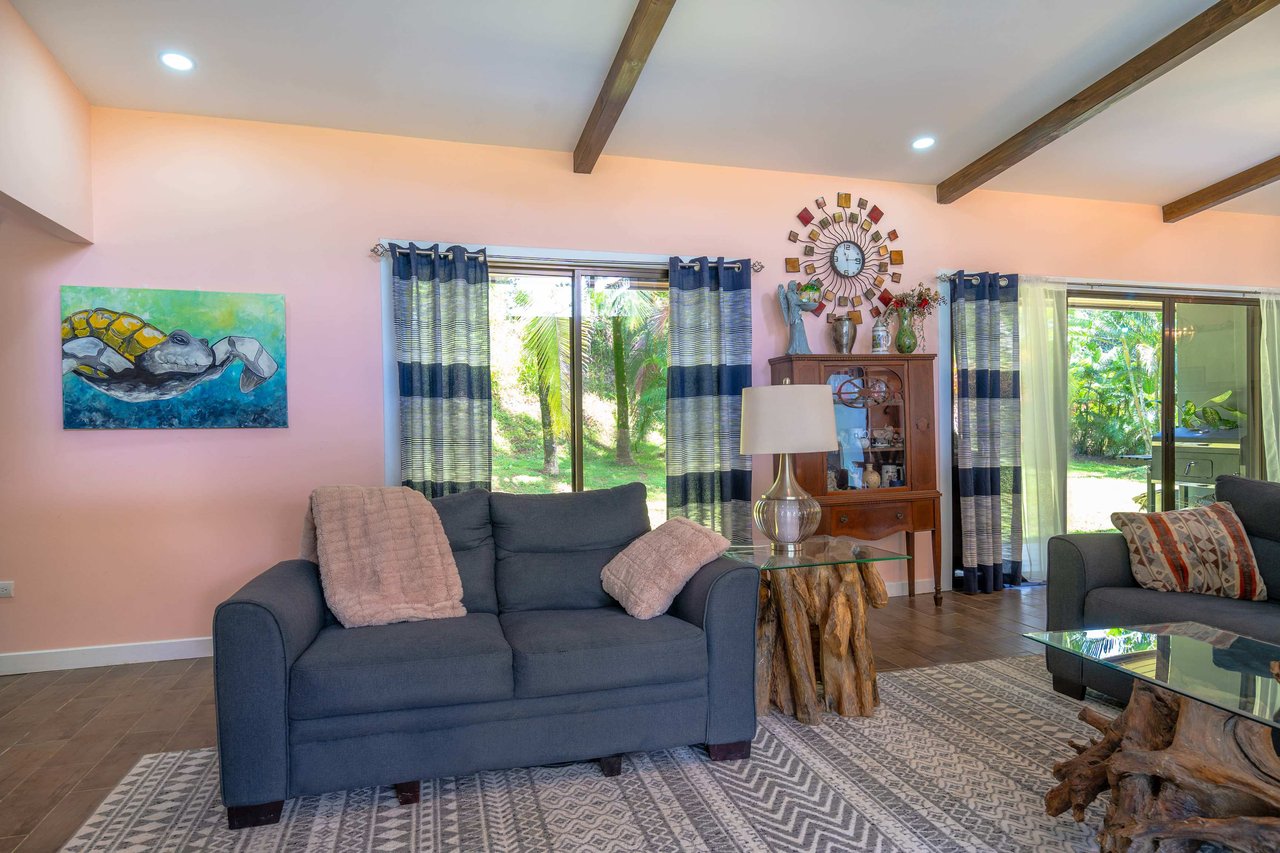 Three home stunning estate close to Quepos