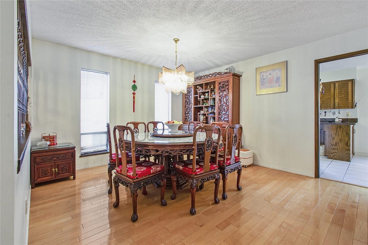 2920 Camrose Dr