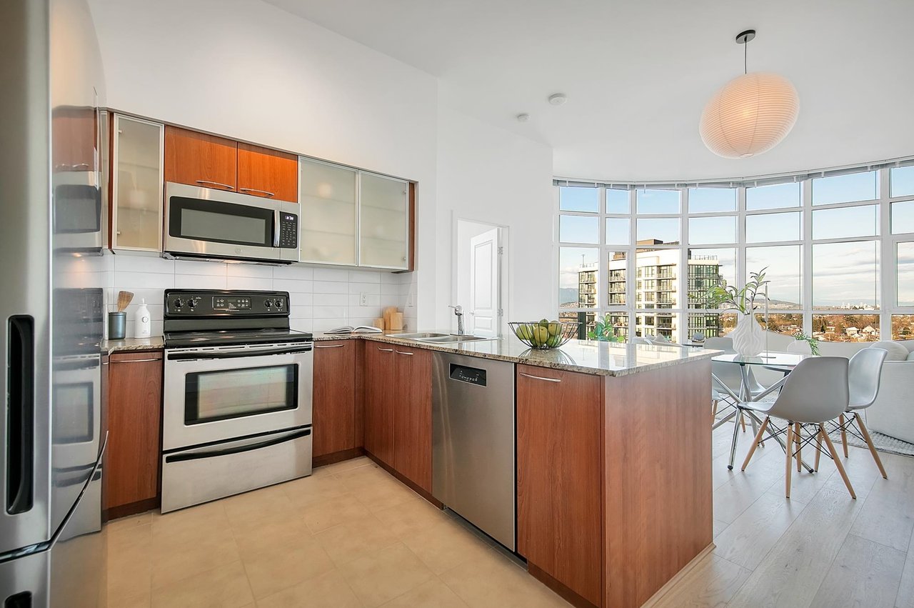 1251-1483 E King Edward Ave