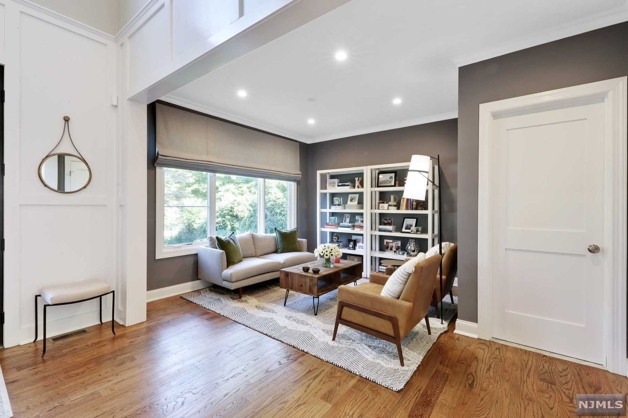 90 Forest Rd