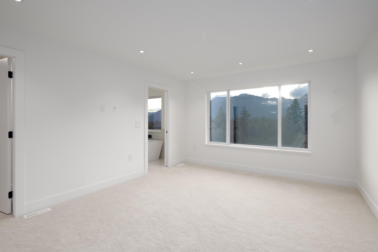 19-3385 Mamquam Rd
