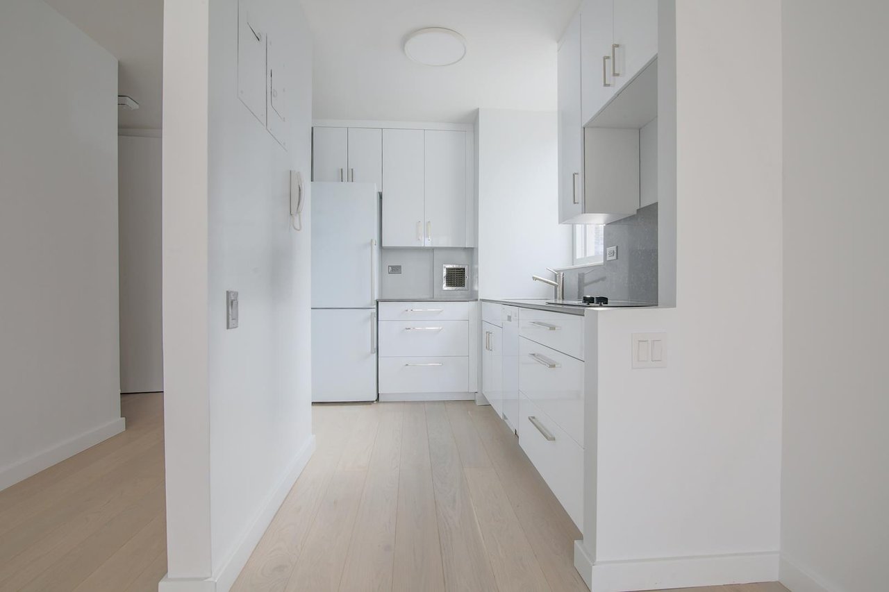 255 East 49th Street, Apt 25-F