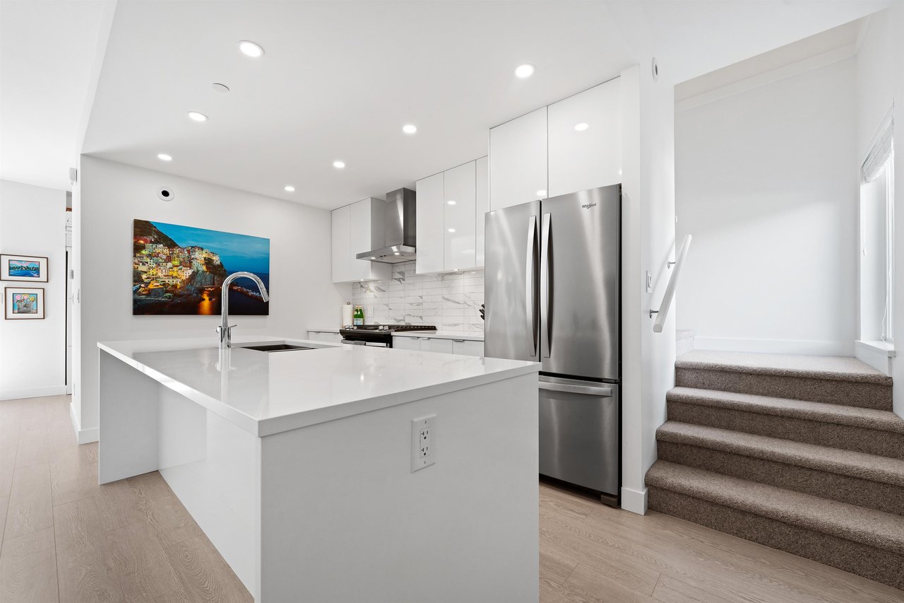 16-3595 Salal Drive, North Vancouver