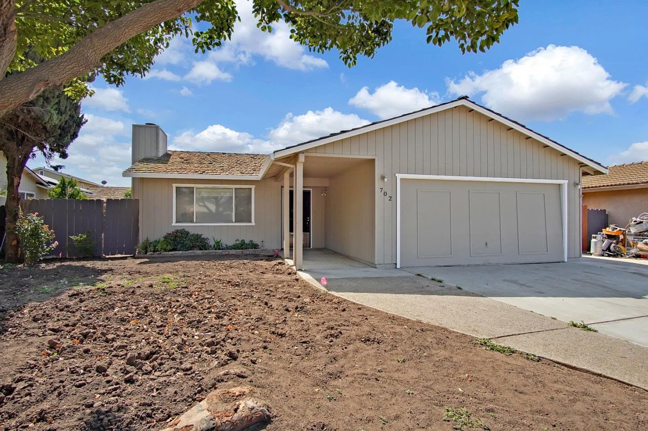 702 Colombard Cir