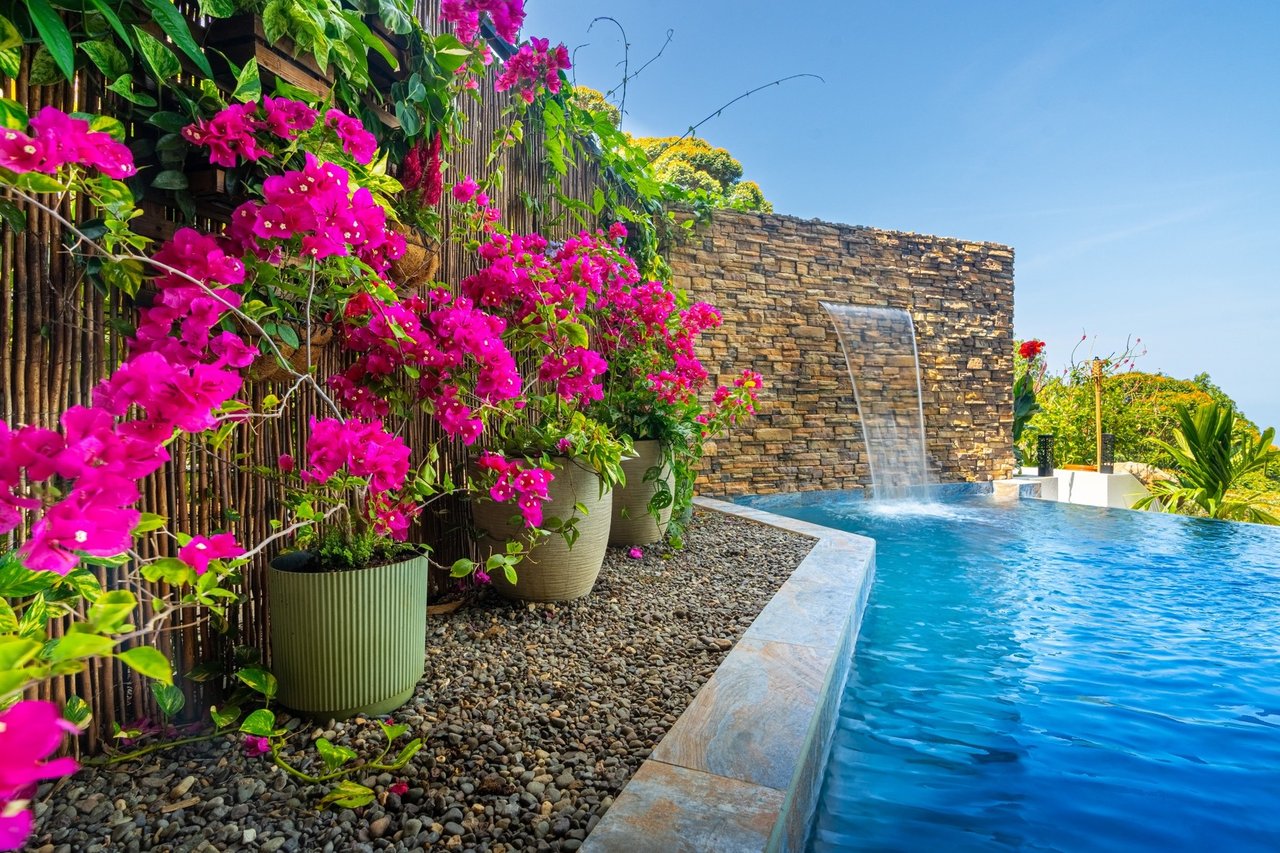 Modern Tropical Infinity Pool Home, Dominical, Puntarenas