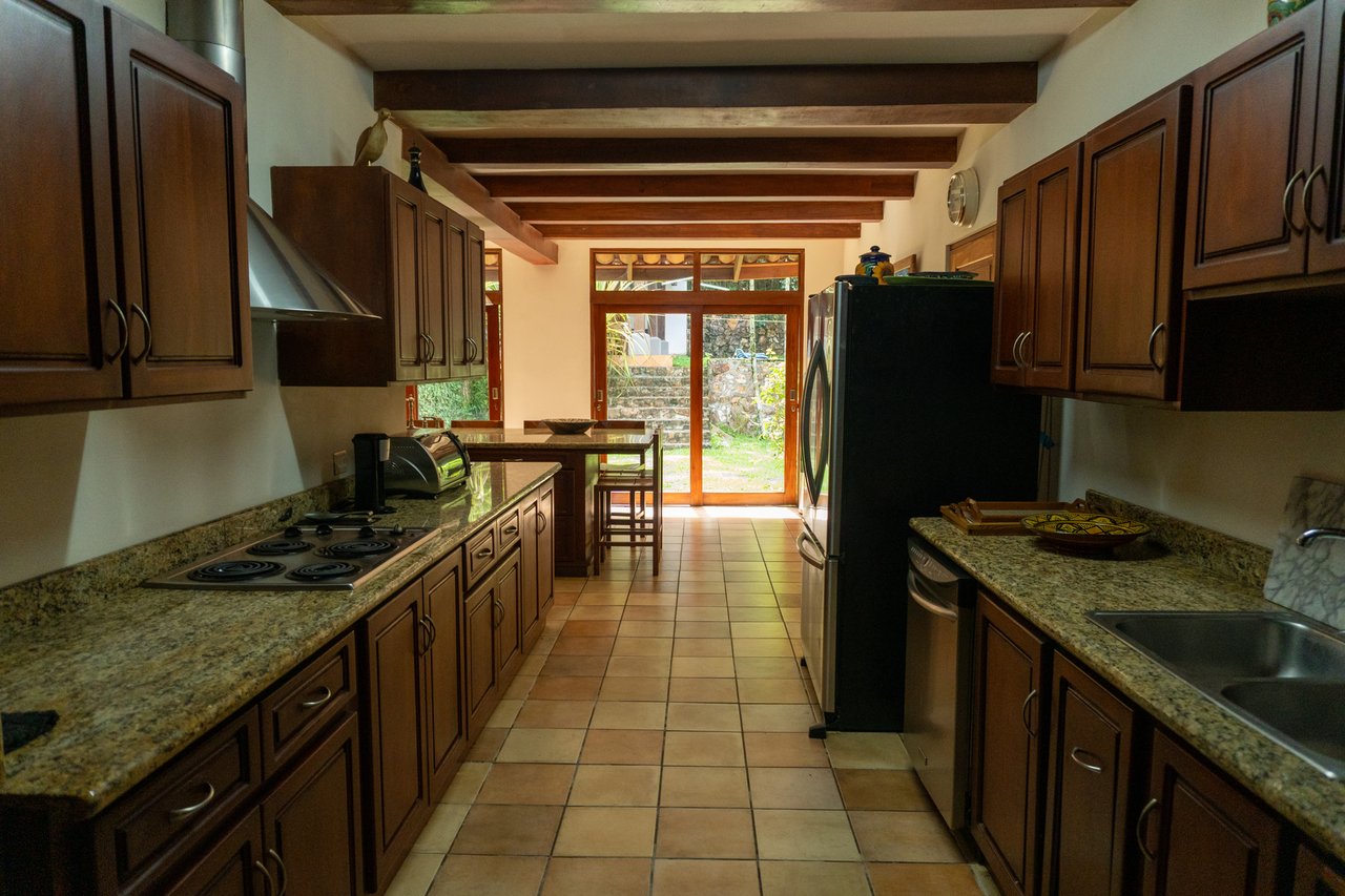 Mountain Estate With Guest Studio, Santa Ana, San Jose