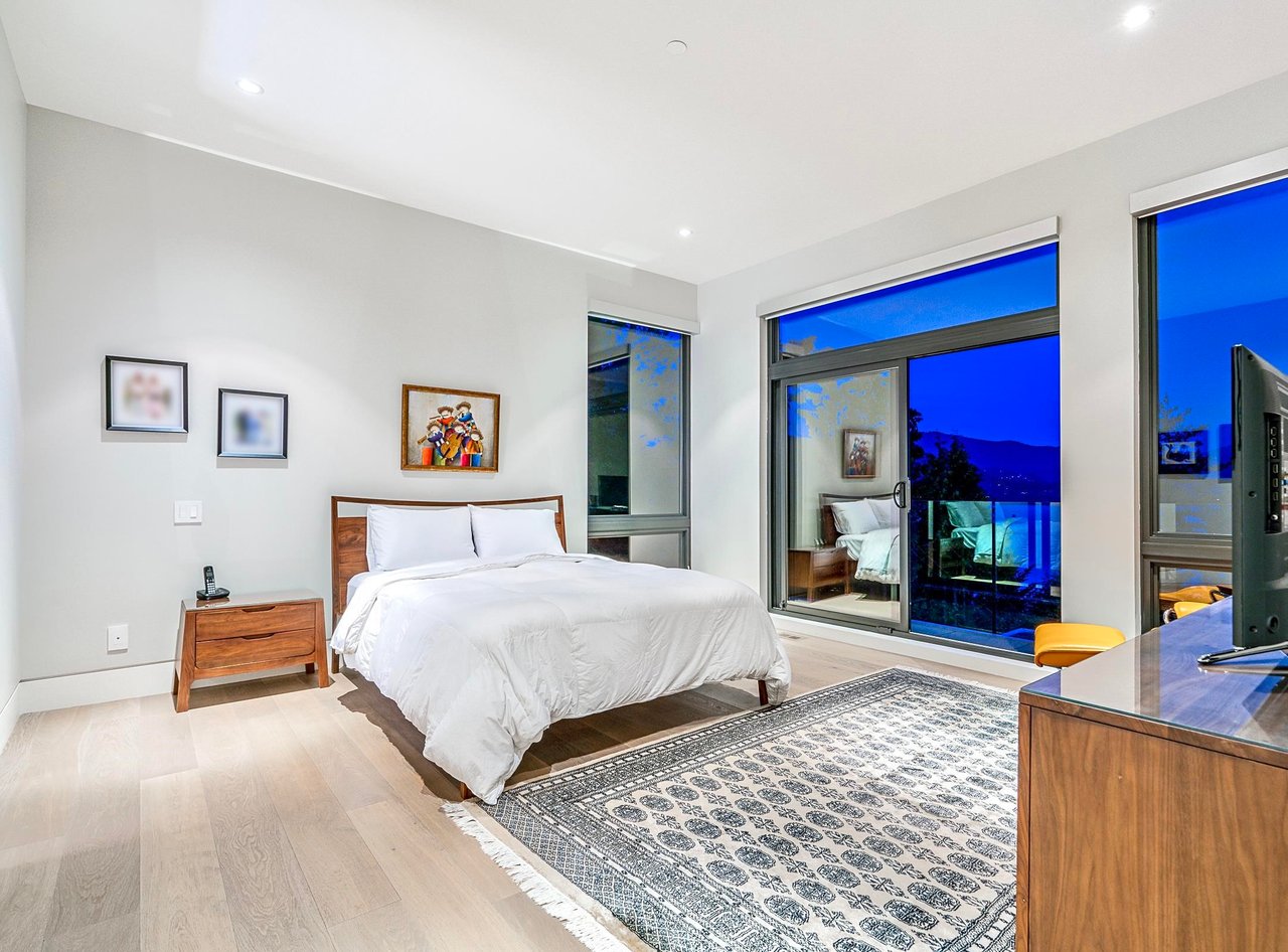 6255 St. Georges Cres