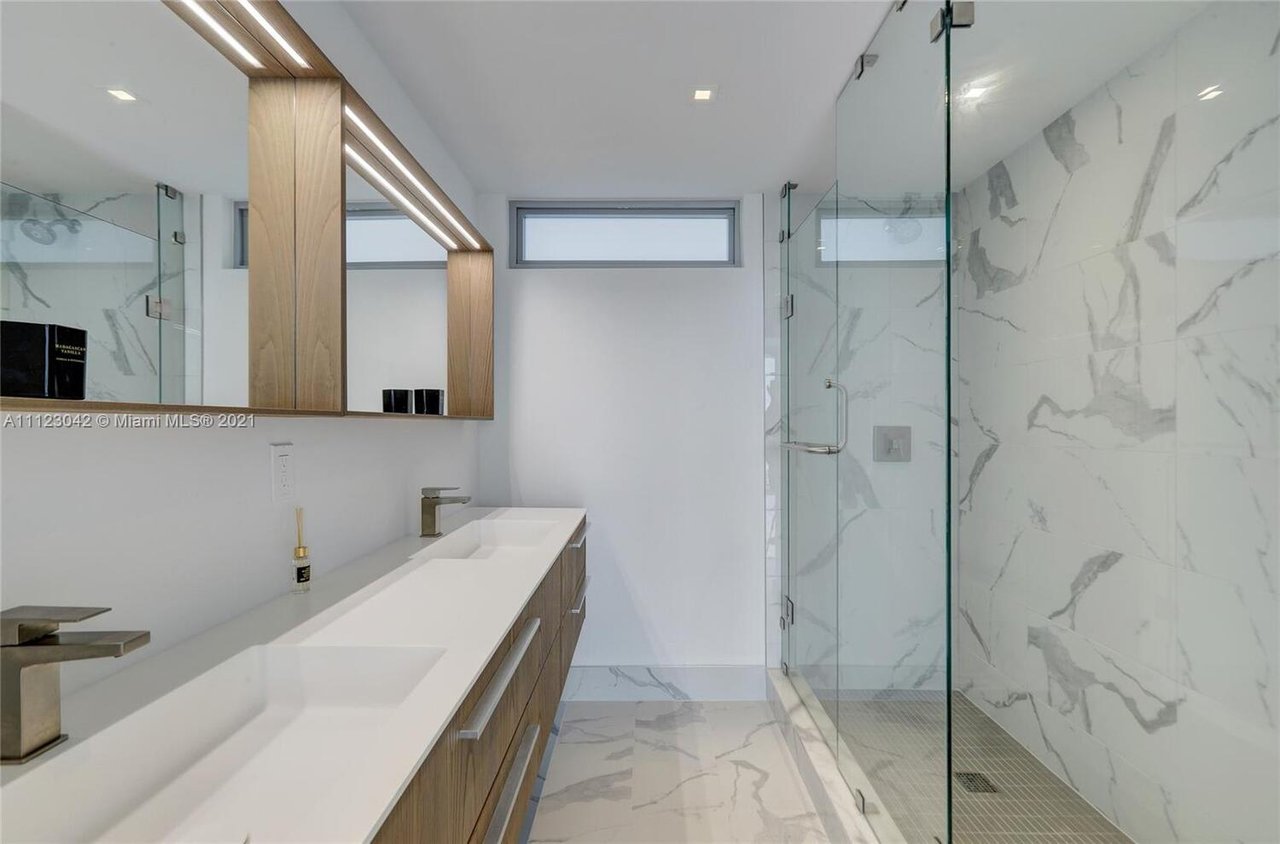 9521 E Bay Harbor Dr, #LP801