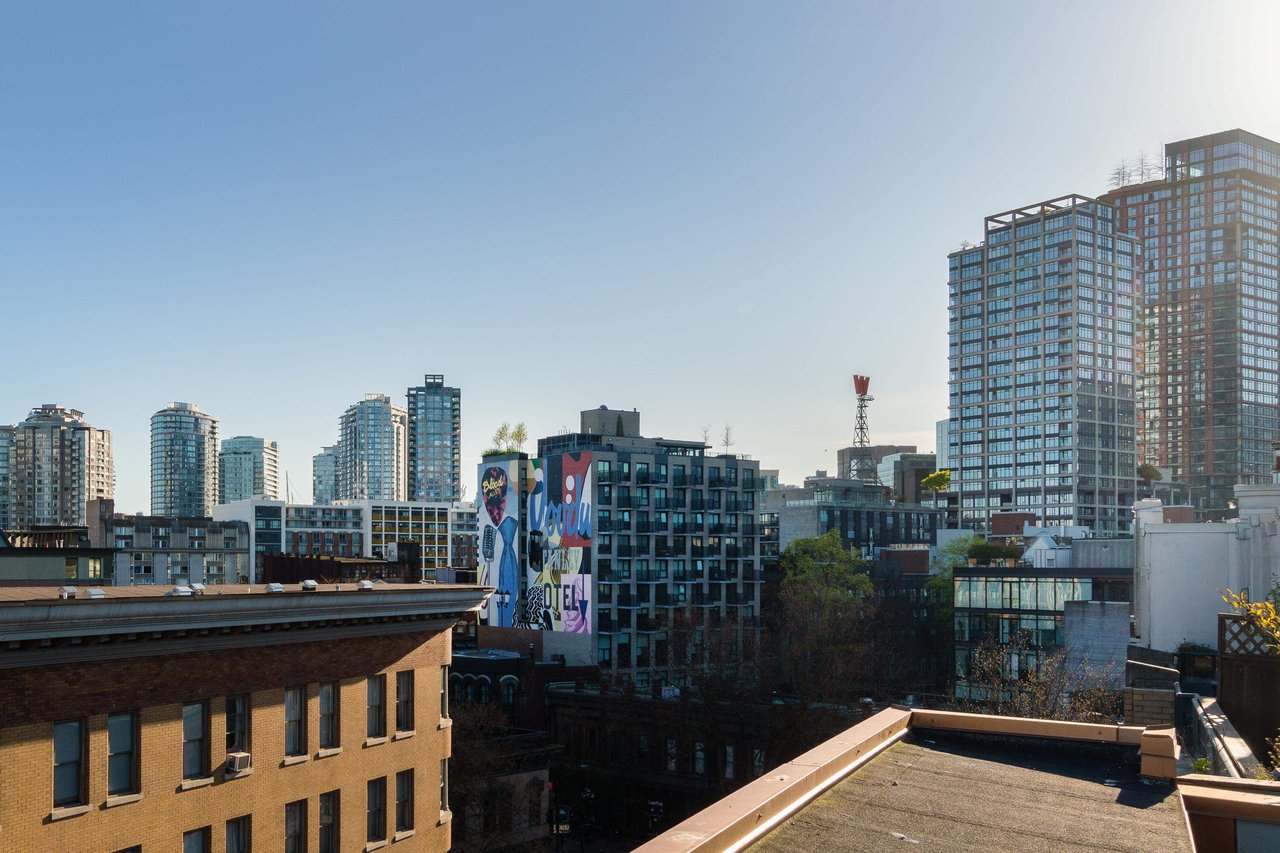 304-41 Alexander St