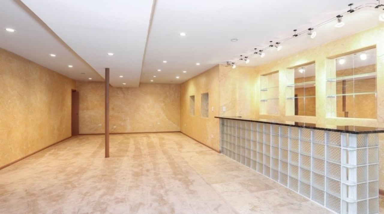 Private Exclusive: 1 Bel Aire Court in Burr Ridge