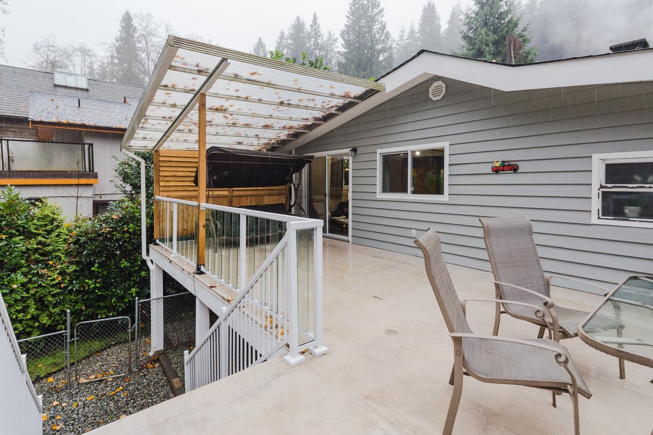 1650 Deep Cove Rd