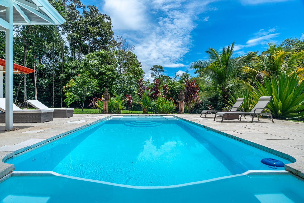Excellent 3BR in Popular Neighborhood, Quiet, Private, Strong Rental Income