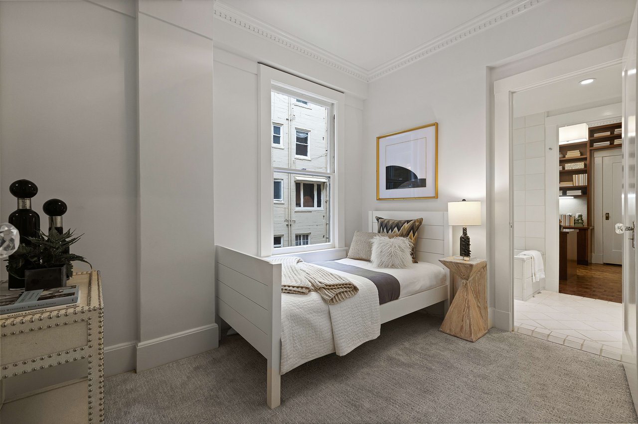 Grand New York-Style Condominium at 840 Powell