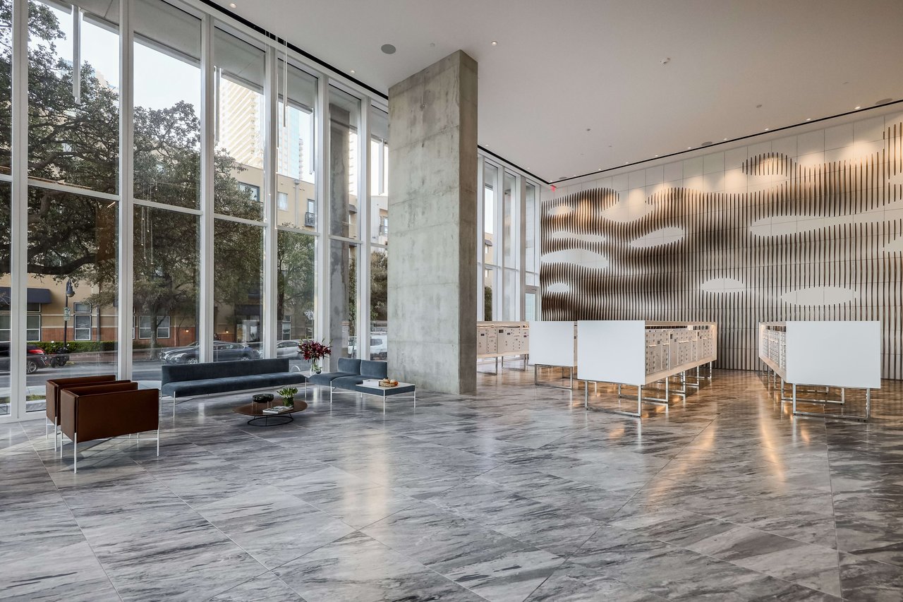 301 W Ave