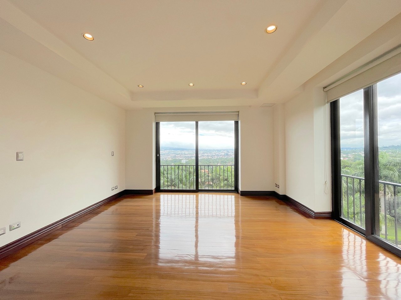 Panoramic Skyline View Condo, Escazu, San Jose