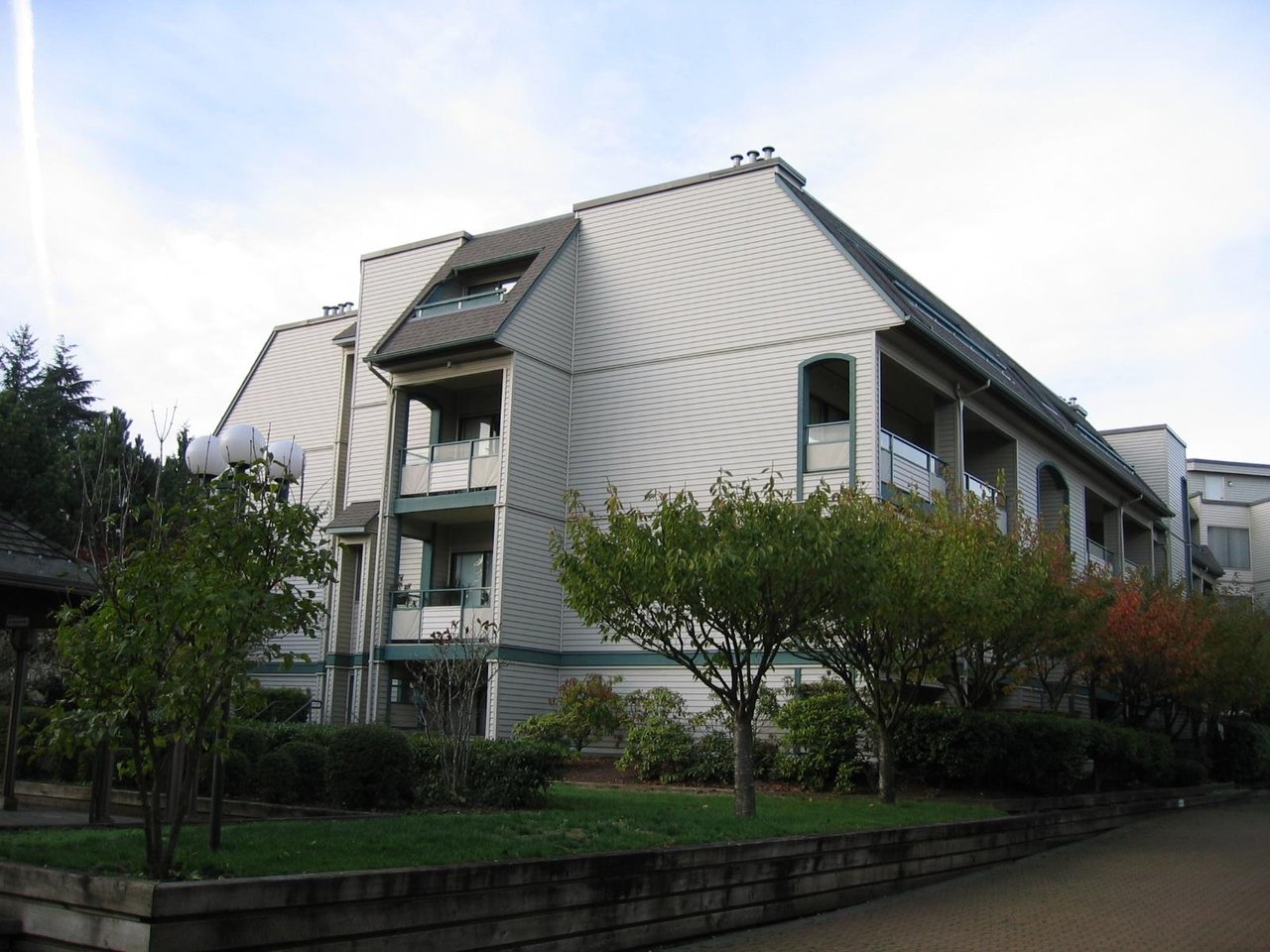 409-2925 Glen Dr
