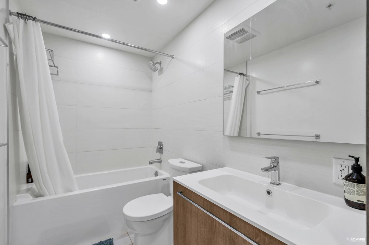 1212-285 E 10th Ave
