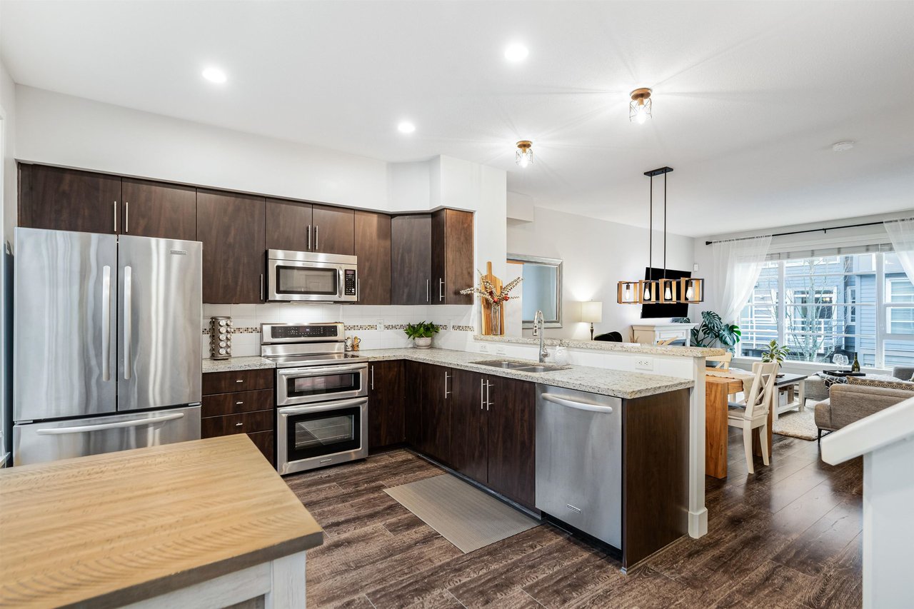 46-15405 31 Ave