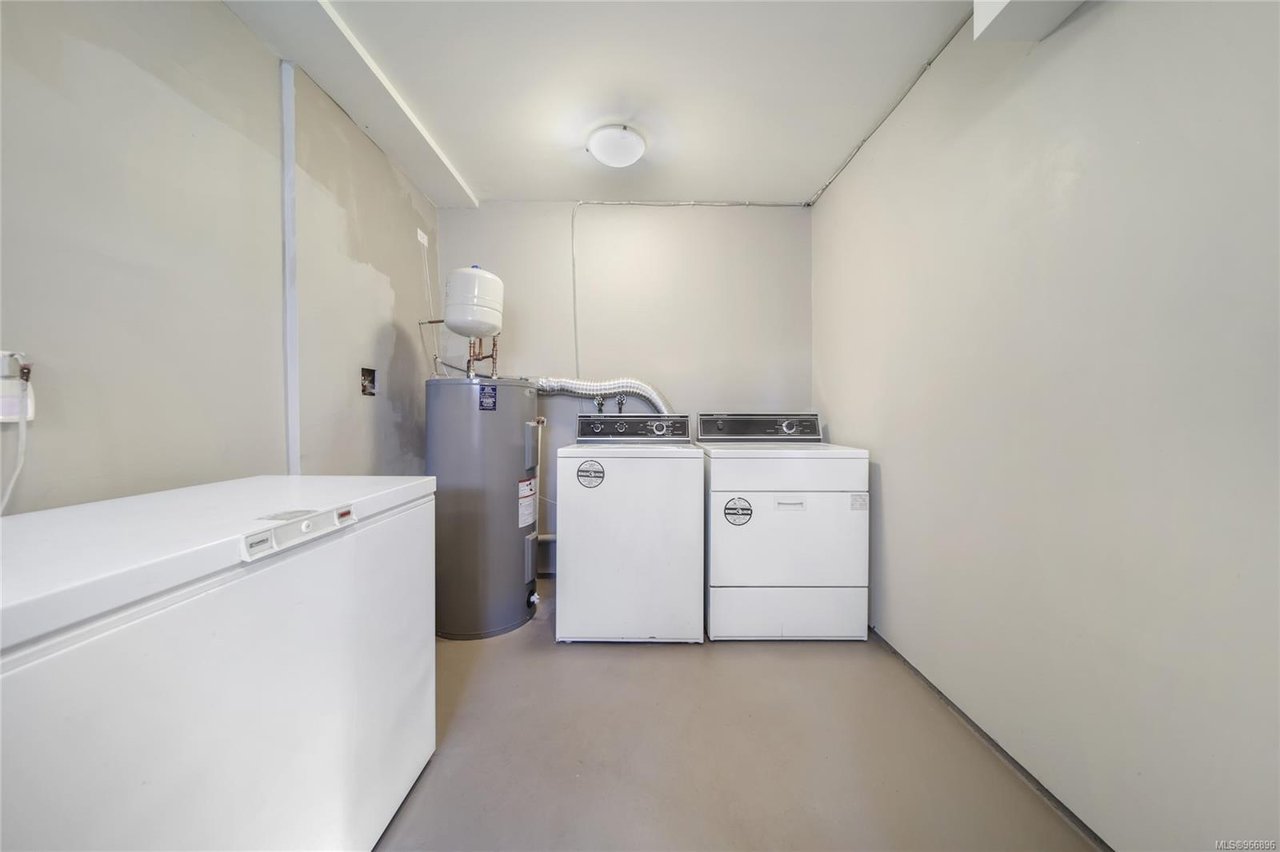 403 Dressler Rd