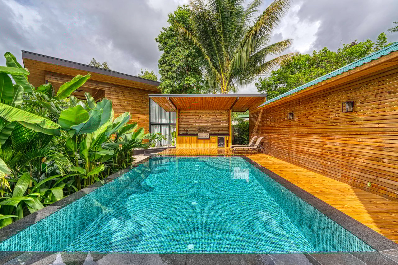 Modern Tropical Villas walking distance to Uvita Town