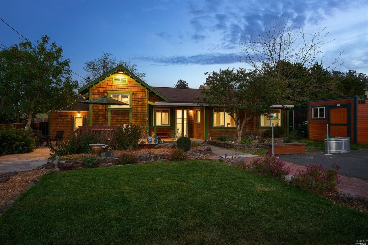 236 Cleveland Ln