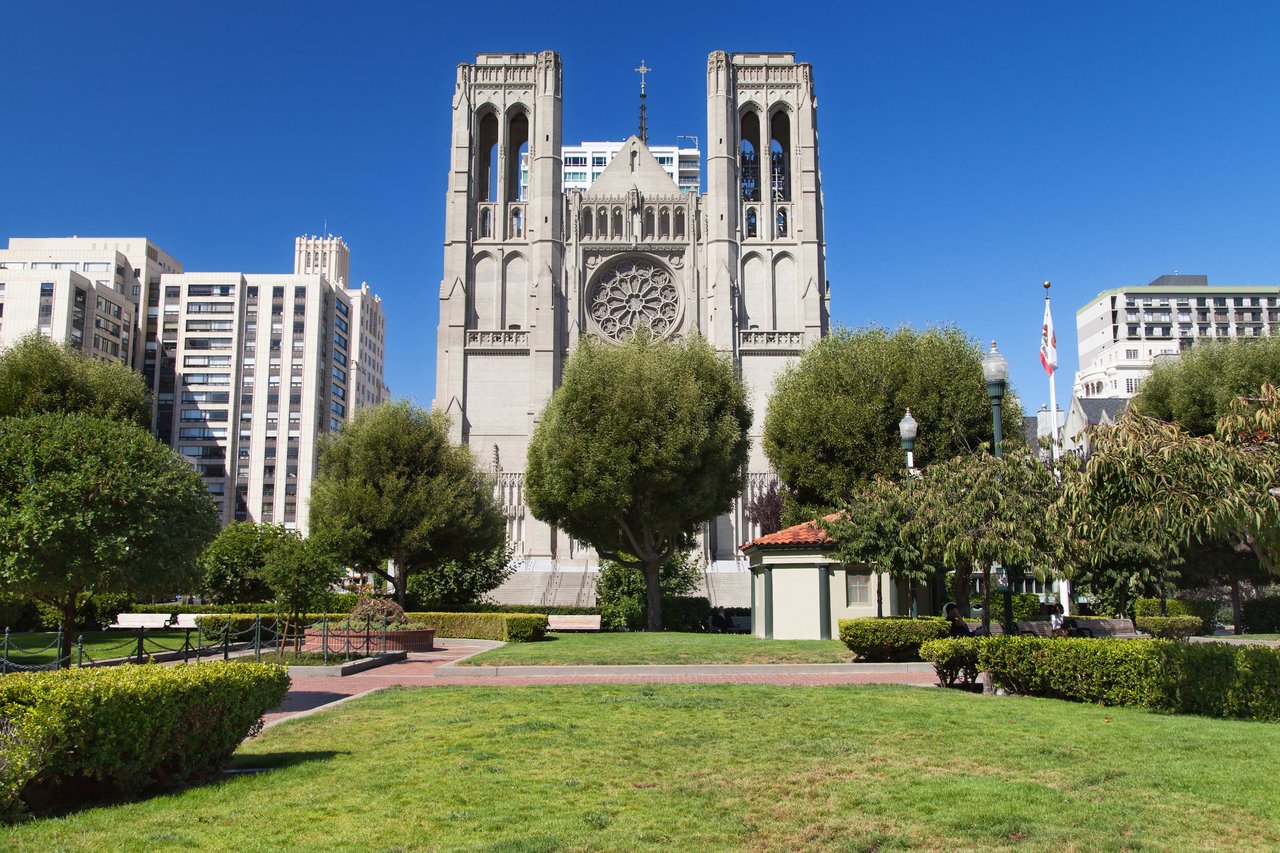 2,027 SqFt Corner View Condo On Nob Hill