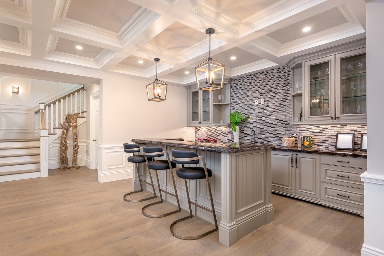 Exquisite Estate in Prime Riviera