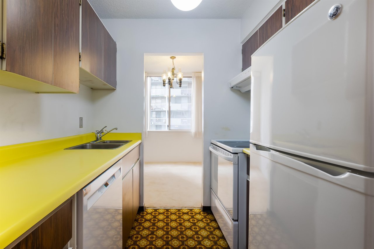 408-2020 Fullerton Ave