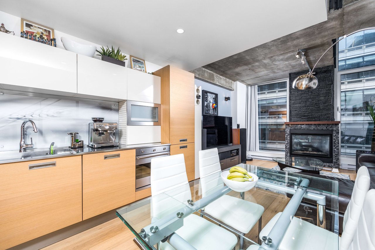445 Av. Viger O., Apt. 708