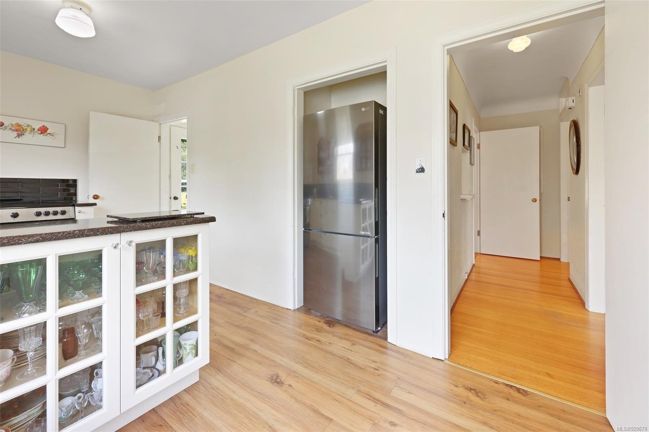 563 Foul Bay Rd