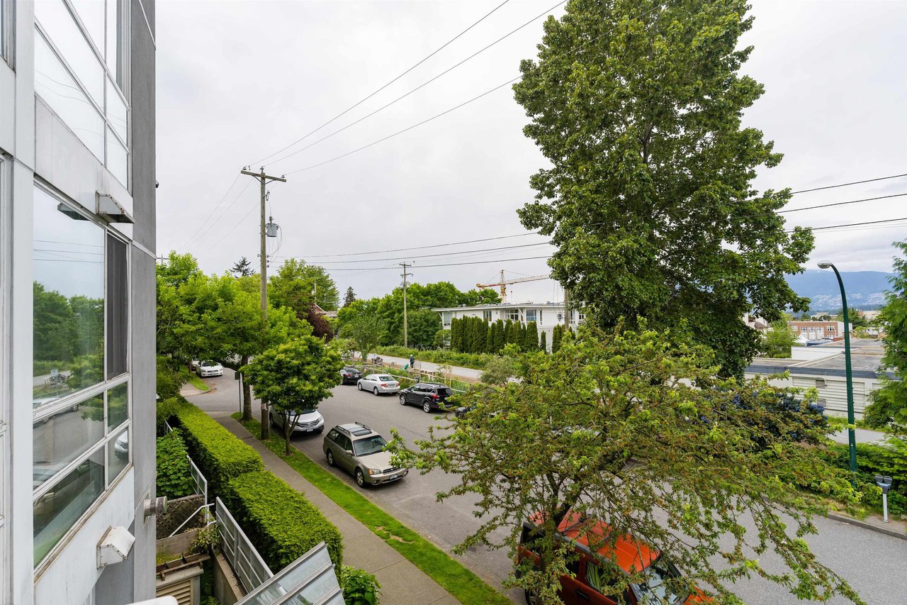 301-1818 W 6th Ave